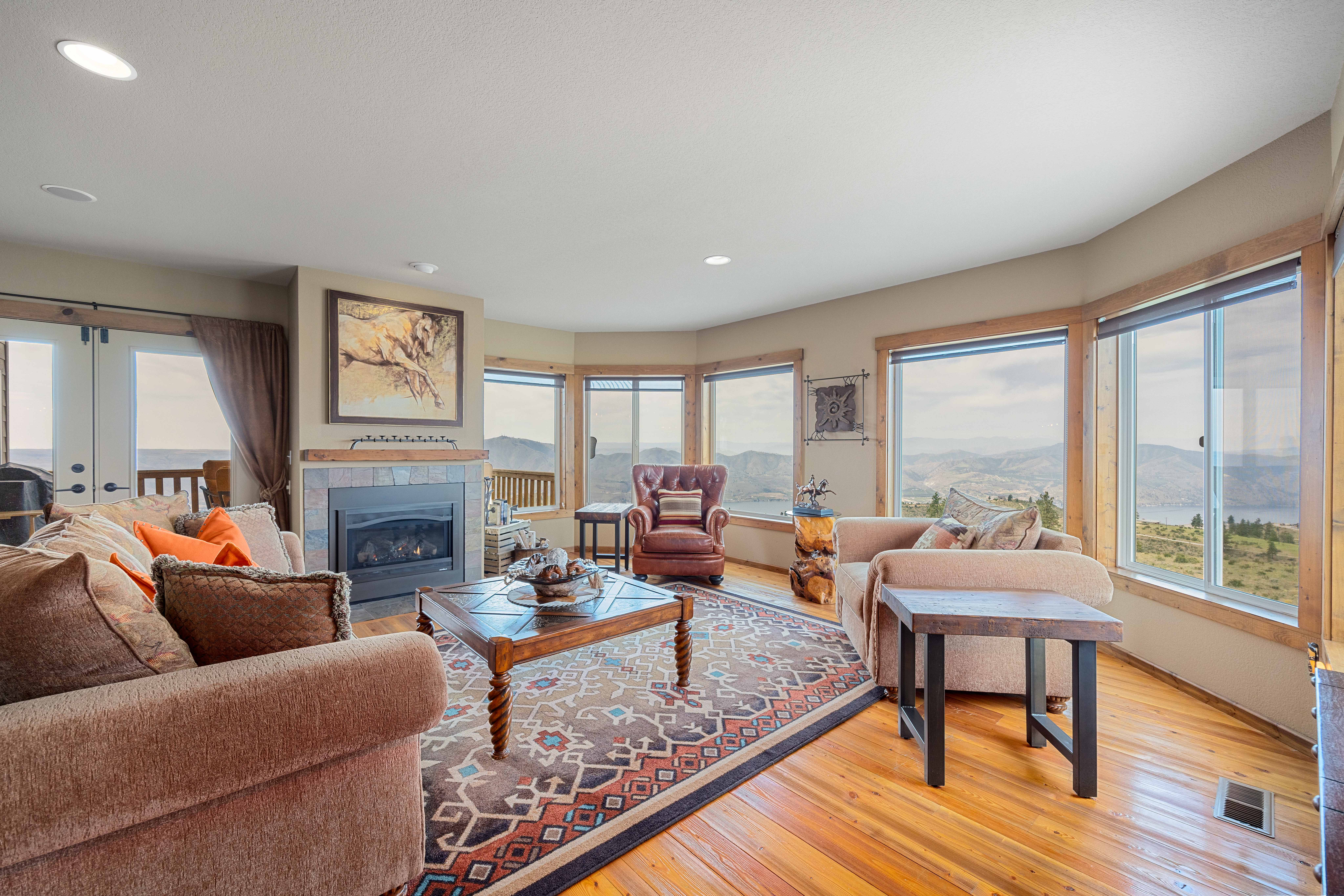 Alpine Ranch with Panoramic Lake Chelan & Mountain Views - Image 1