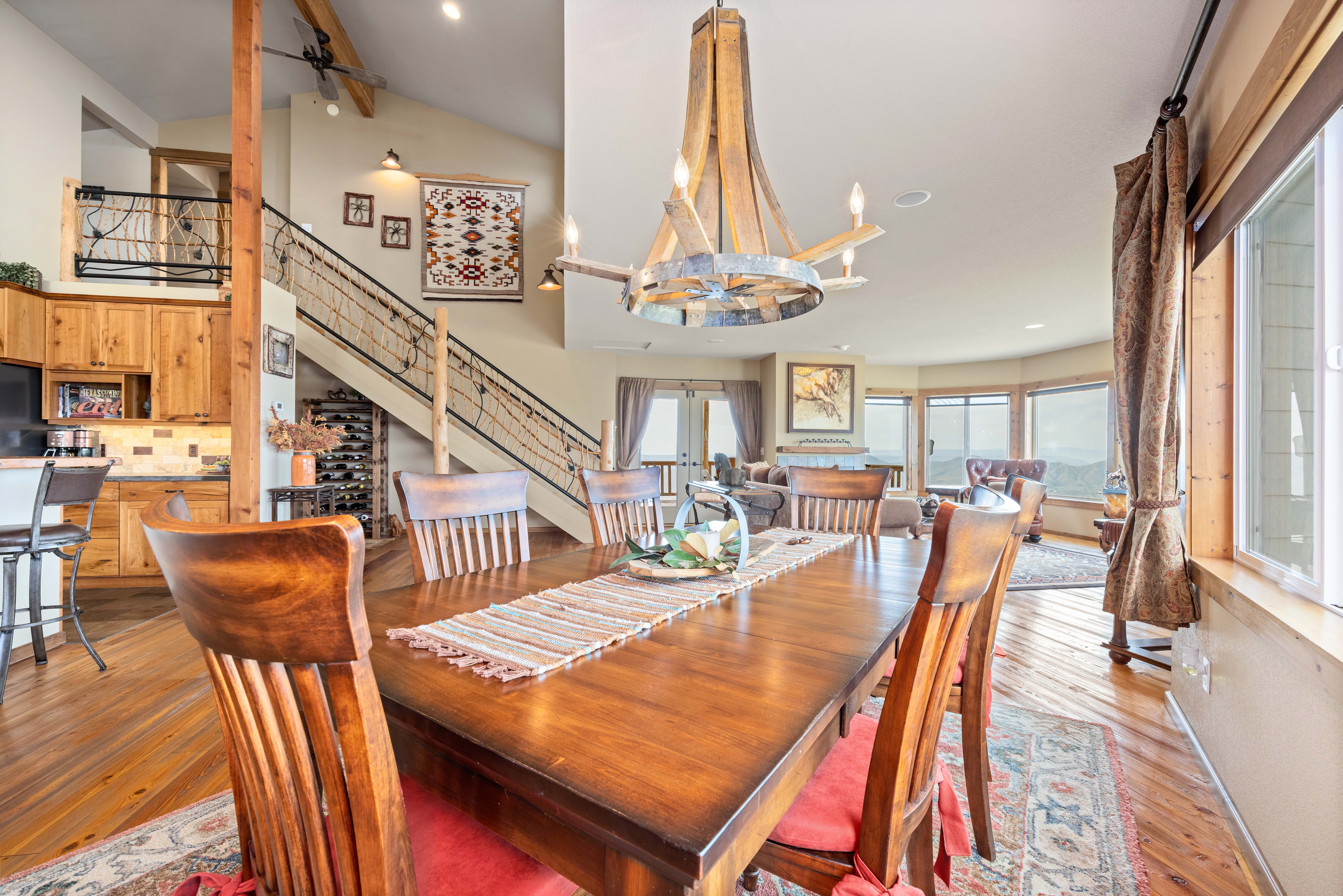 Alpine Ranch with Panoramic Lake Chelan & Mountain Views - Image 2