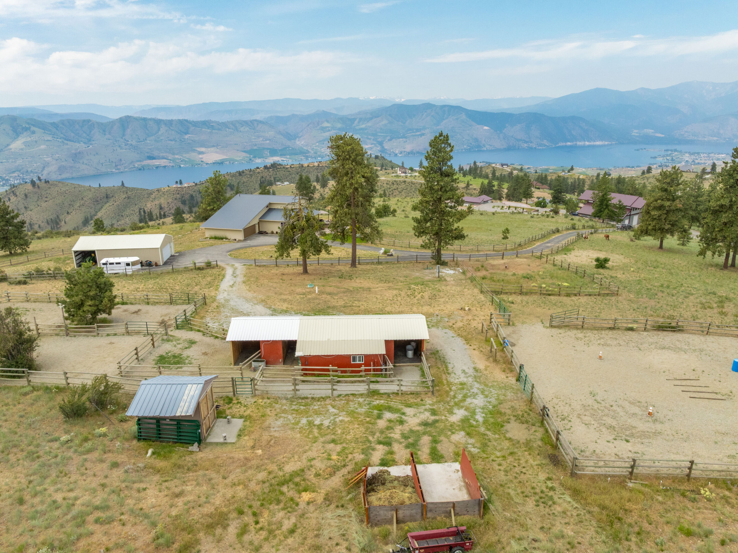 Alpine Ranch with Panoramic Lake Chelan & Mountain Views - Image 9