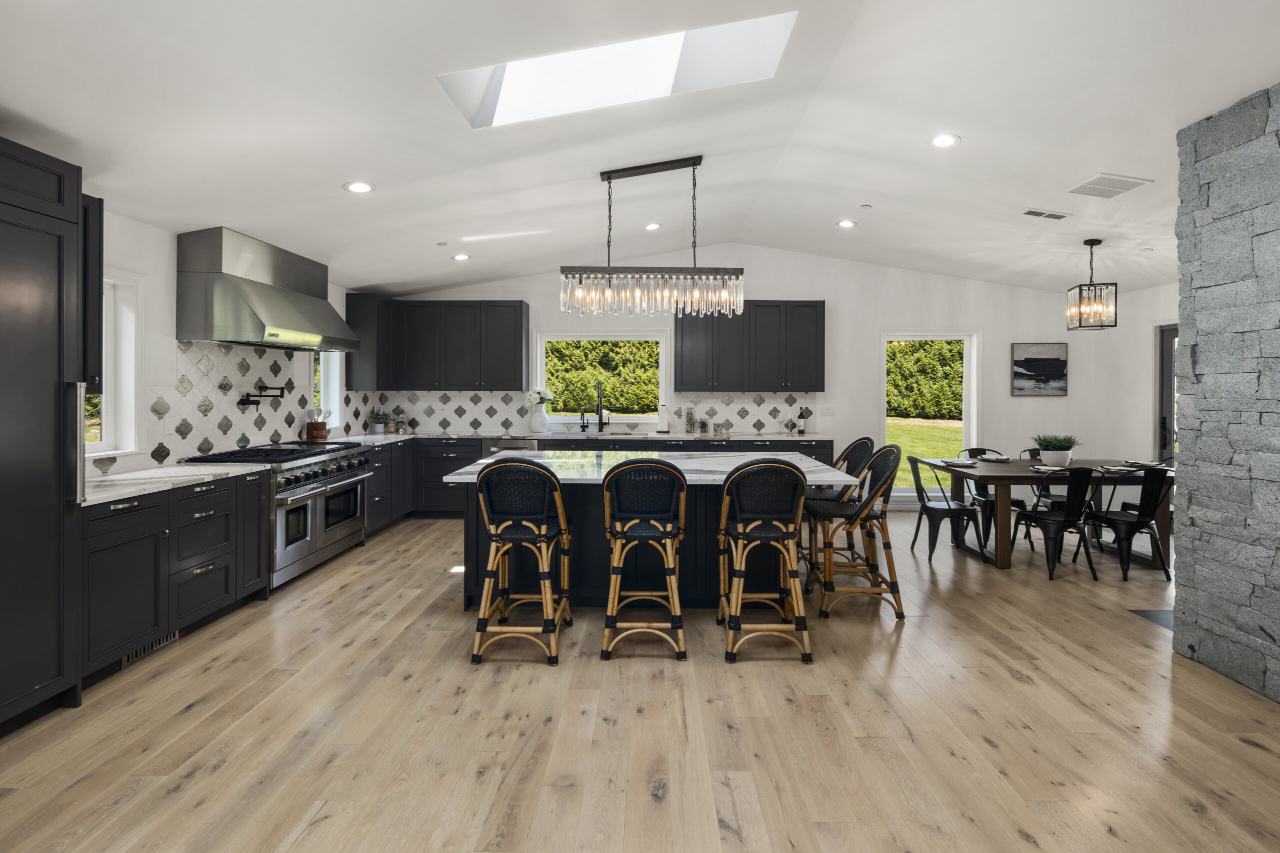 Reduced! 4.74 Acre Luxury Estate with Hobby Farm in Duvall - Image 9