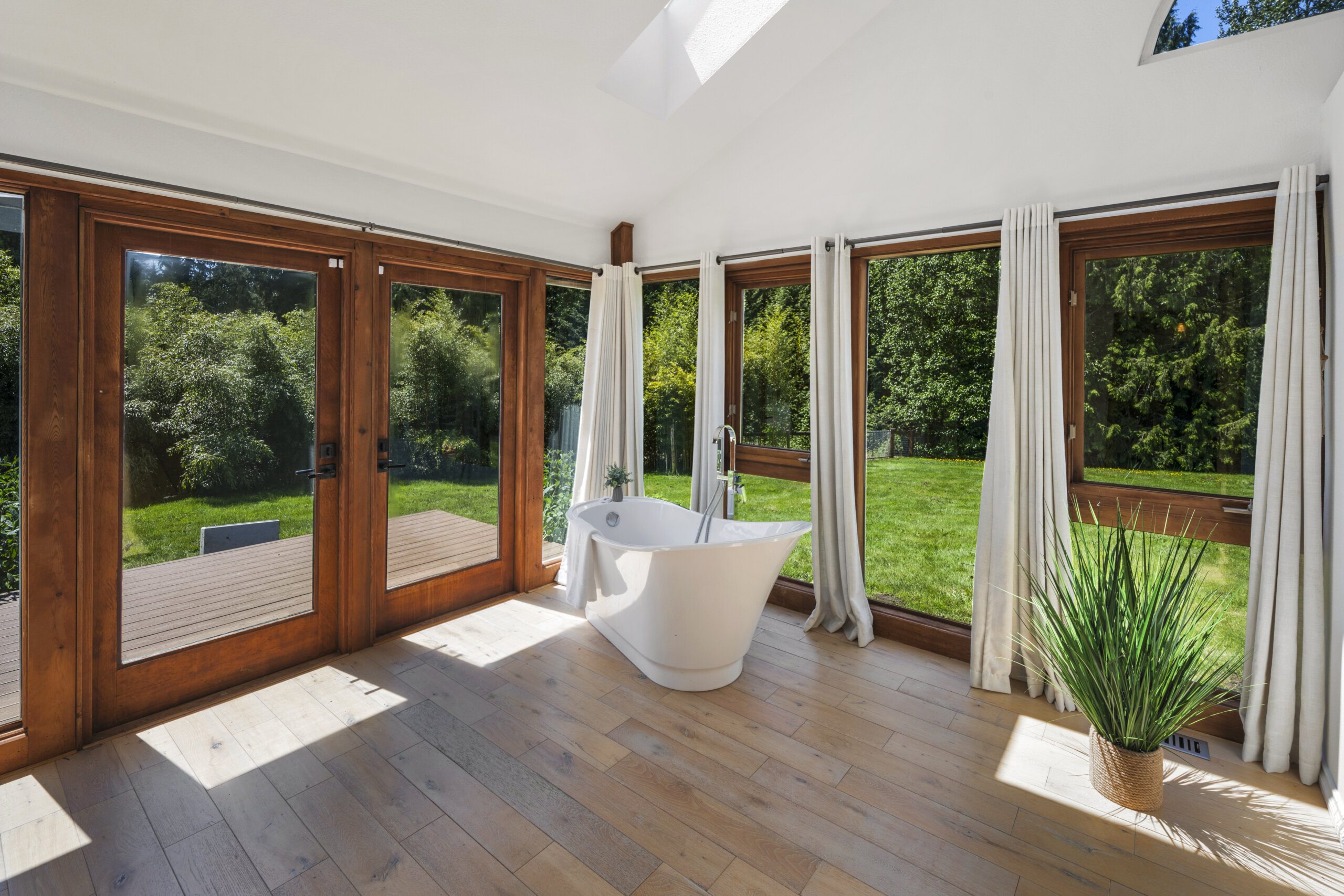 Reduced! 4.74 Acre Luxury Estate with Hobby Farm in Duvall - Image 10