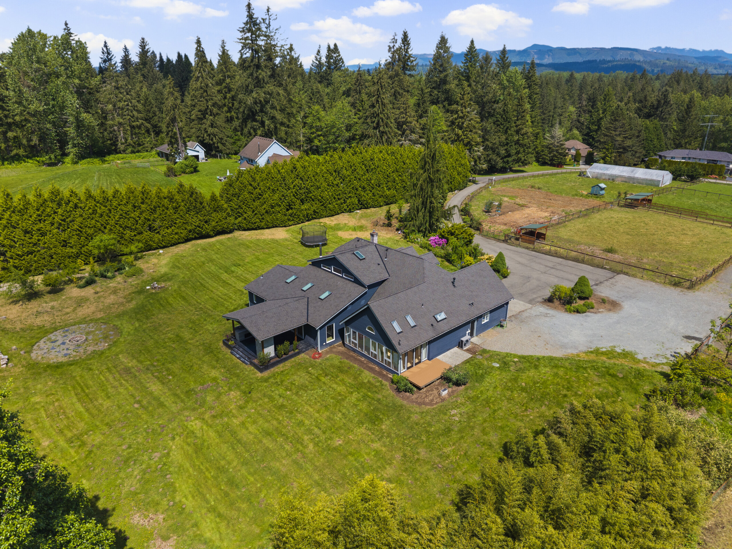 Reduced! 4.74 Acre Luxury Estate with Hobby Farm in Duvall - Image 2