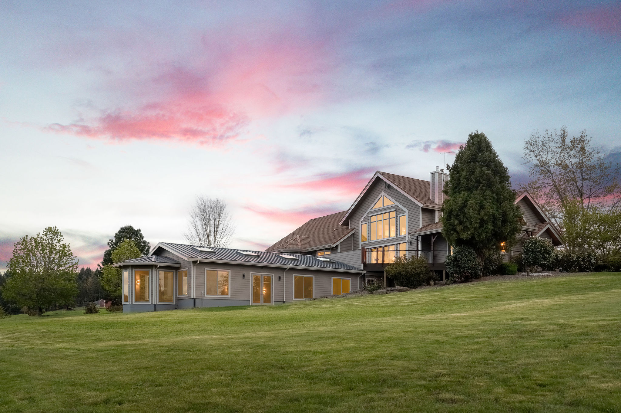 10 acre Equestrian Potential Lodge-Style Estate in Beautiful Wine Country Outside of Portland, OR