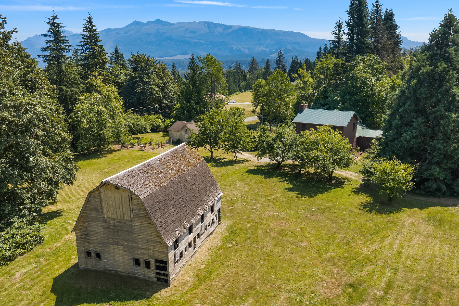 Private 13 Acre Country Estate